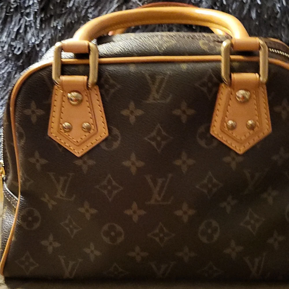 LOUIS VUITTON 🎀 EXCELLENT CONDITION 🩵DISCONTINUED 💄**MANHATTAN PM**💄 - Picture 8 of 14